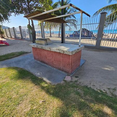 Steps From Foxwoods- Beachfront Retreat With Pools San Juan Exterior photo