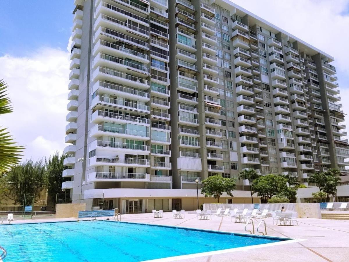 Steps From Foxwoods- Beachfront Retreat With Pools San Juan Exterior photo